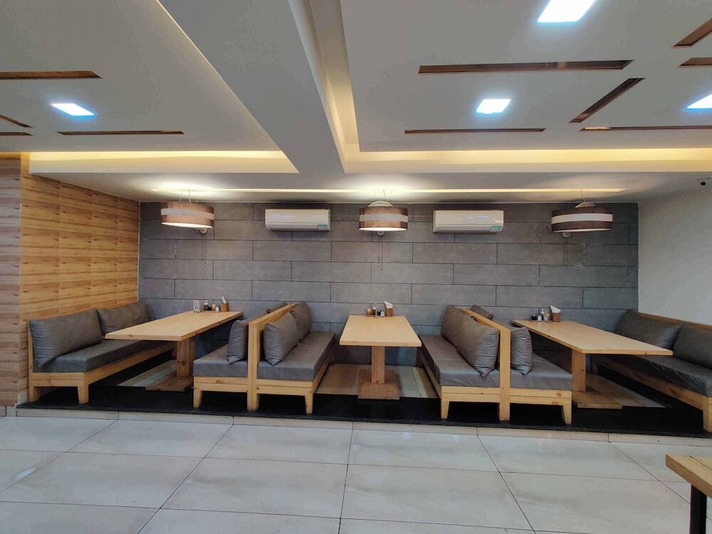 Джвалапур: Hotel Holy Basil