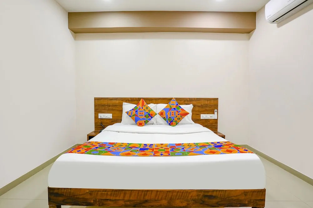 Сурат: Fabhotel Royal Paradise