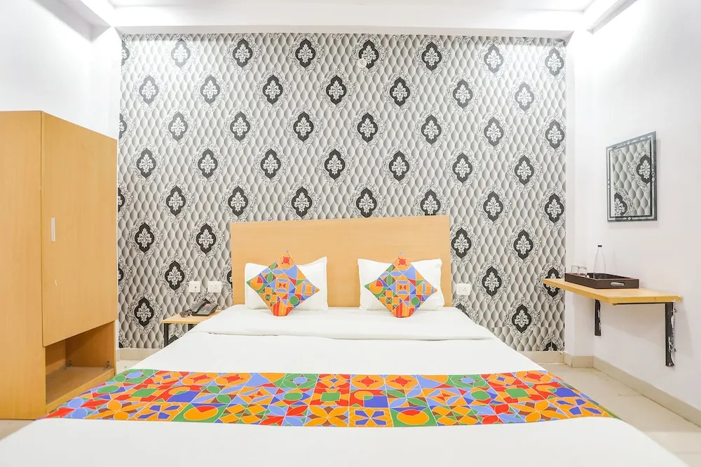 Праяградж: Fabhotel Pranjul Inn