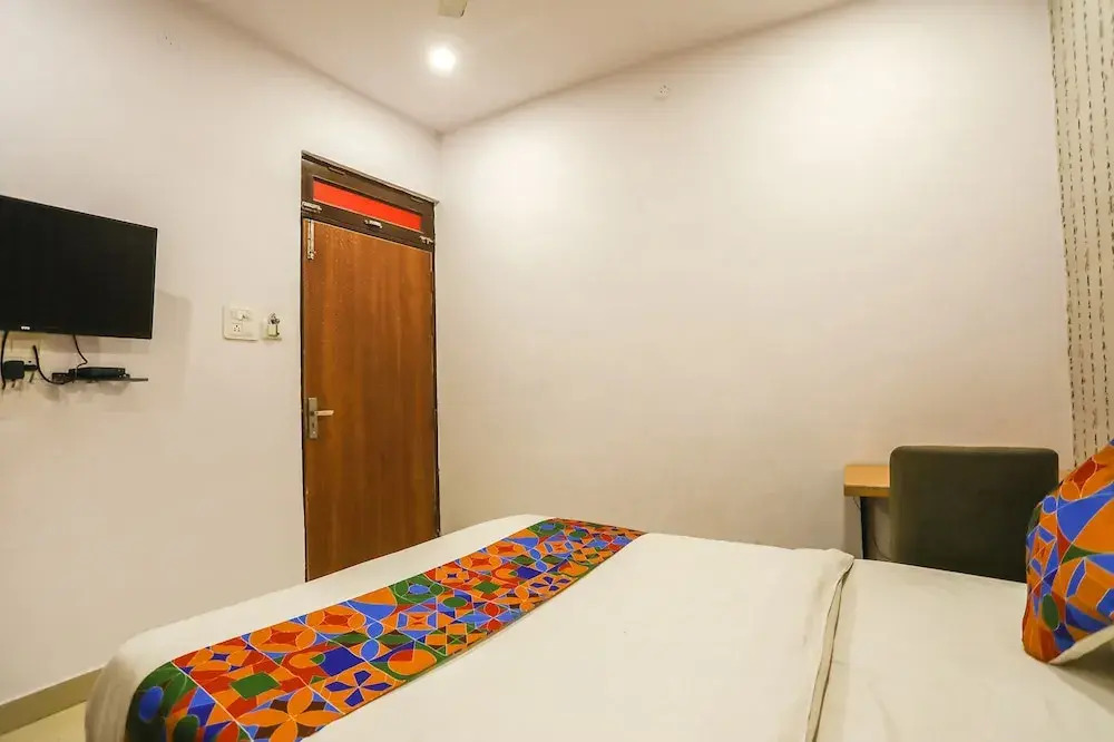 Праяградж: Fabhotel Pranjul Inn