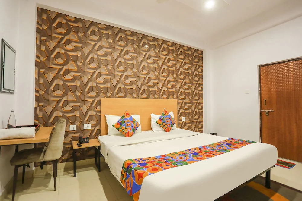 Праяградж: Fabhotel Pranjul Inn
