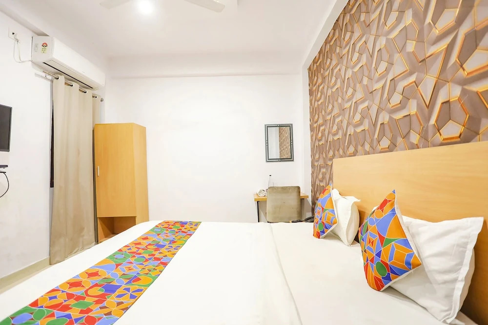 Праяградж: Fabhotel Pranjul Inn