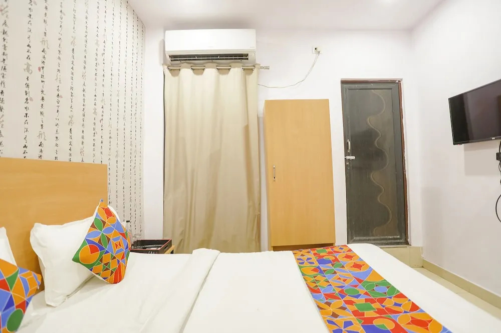 Праяградж: Fabhotel Pranjul Inn
