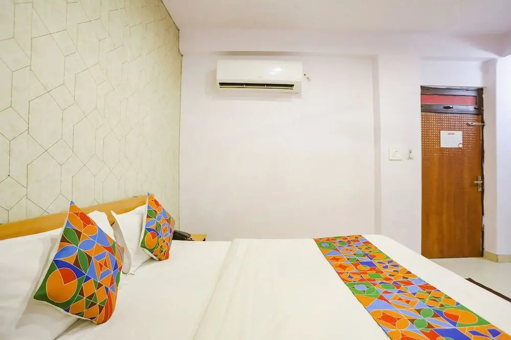 Праяградж: Fabhotel Pranjul Inn