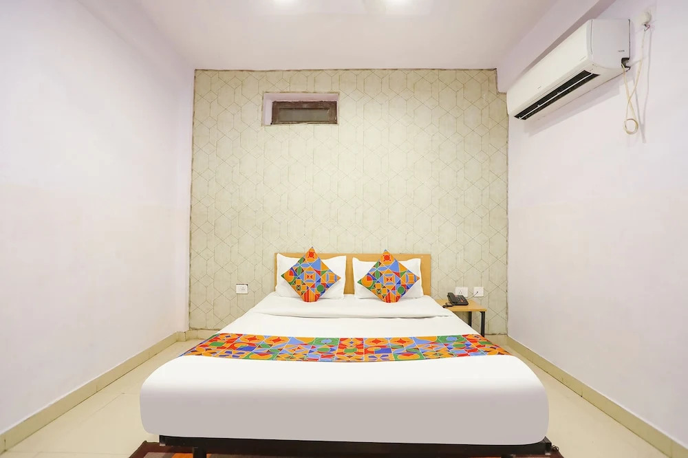 Праяградж: Fabhotel Pranjul Inn
