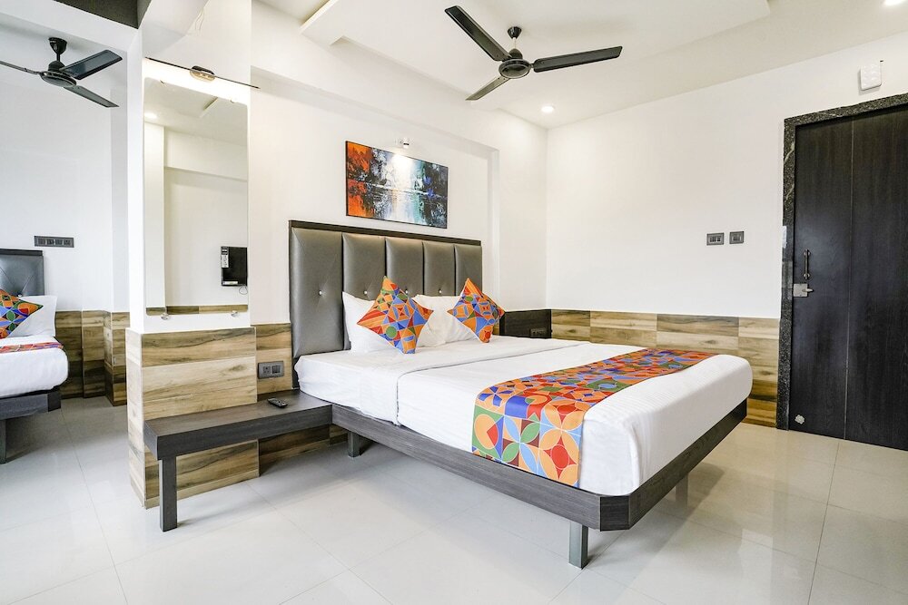 Нашик: FabHotel Prestige Elite