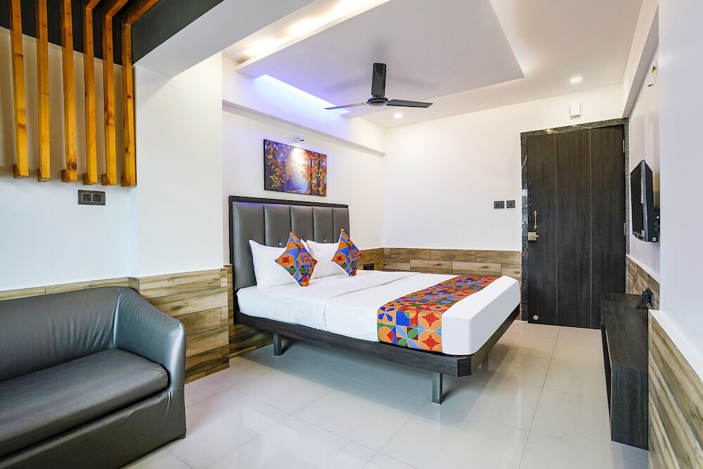 Нашик: FabHotel Prestige Elite