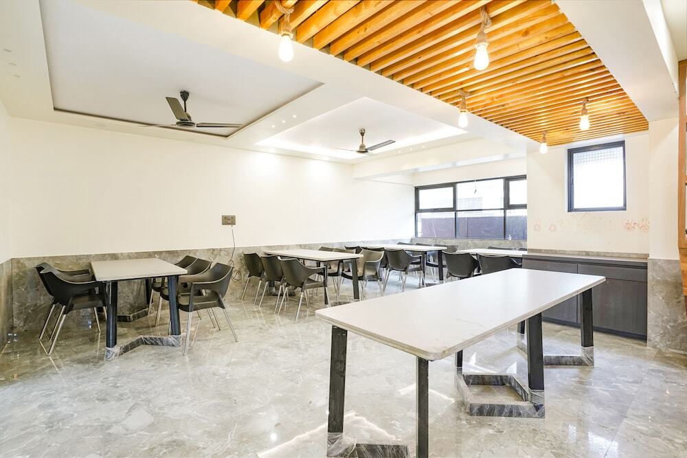 Нашик: FabHotel Prestige Elite