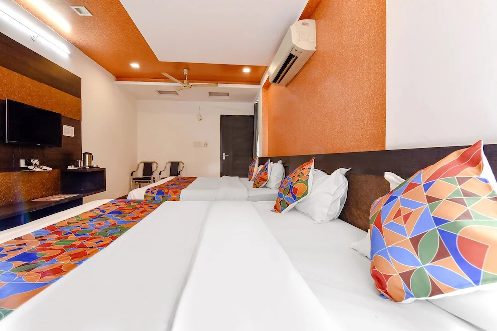 Нашик: FabHotel Prestige Elite