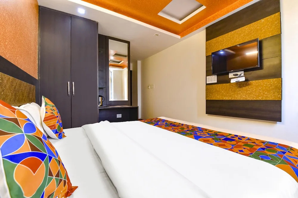Нашик: FabHotel Prestige Elite