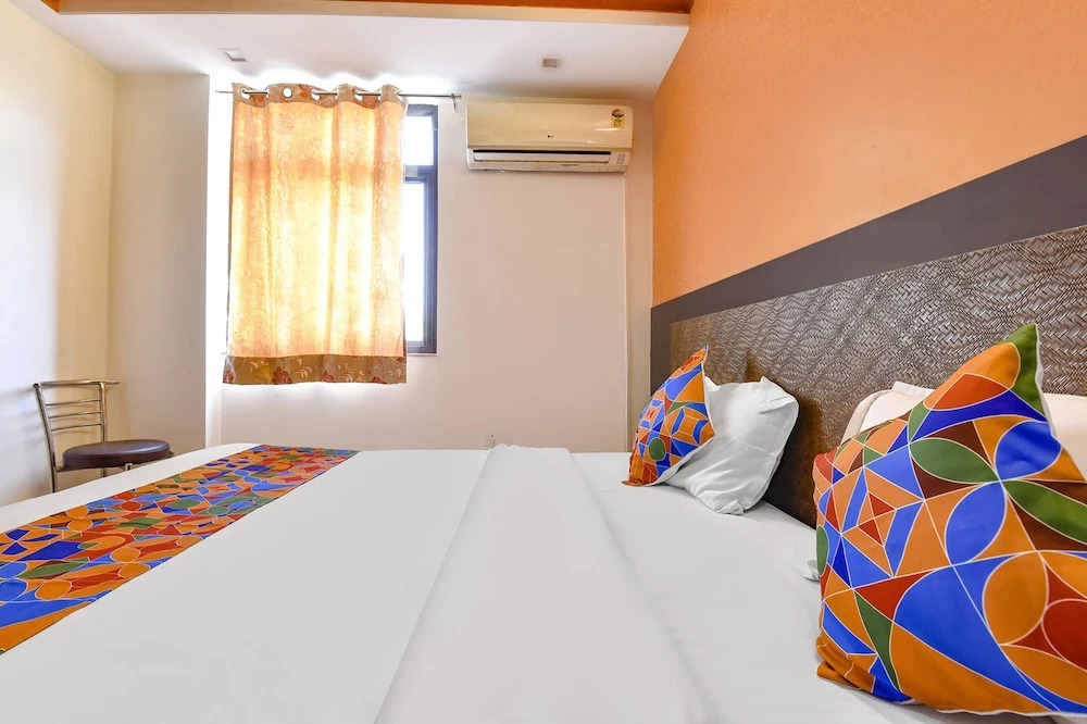 Нашик: FabHotel Prestige Elite
