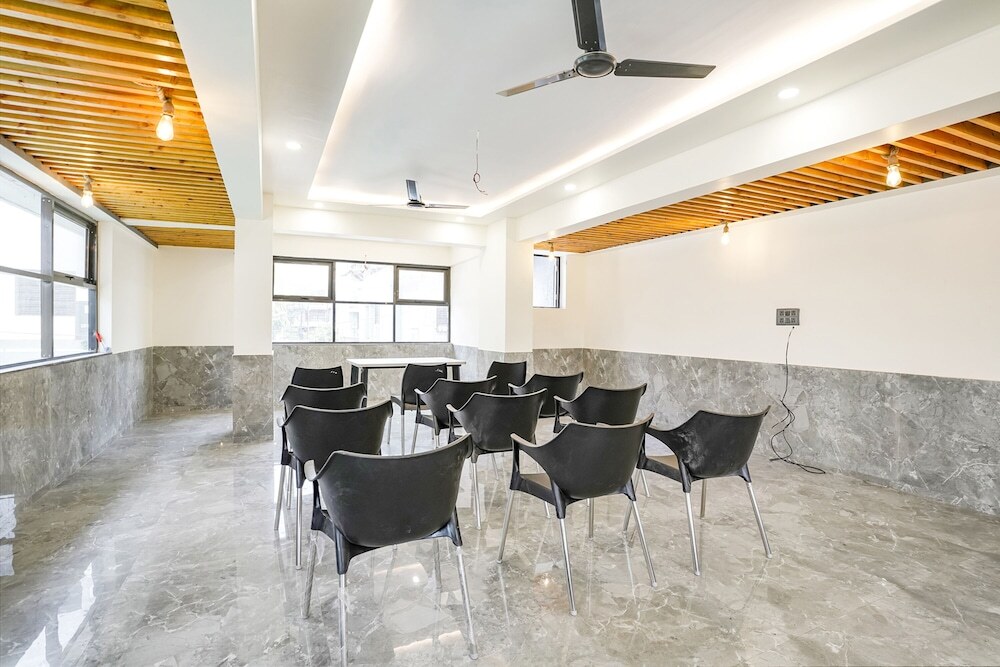Нашик: FabHotel Prestige Elite