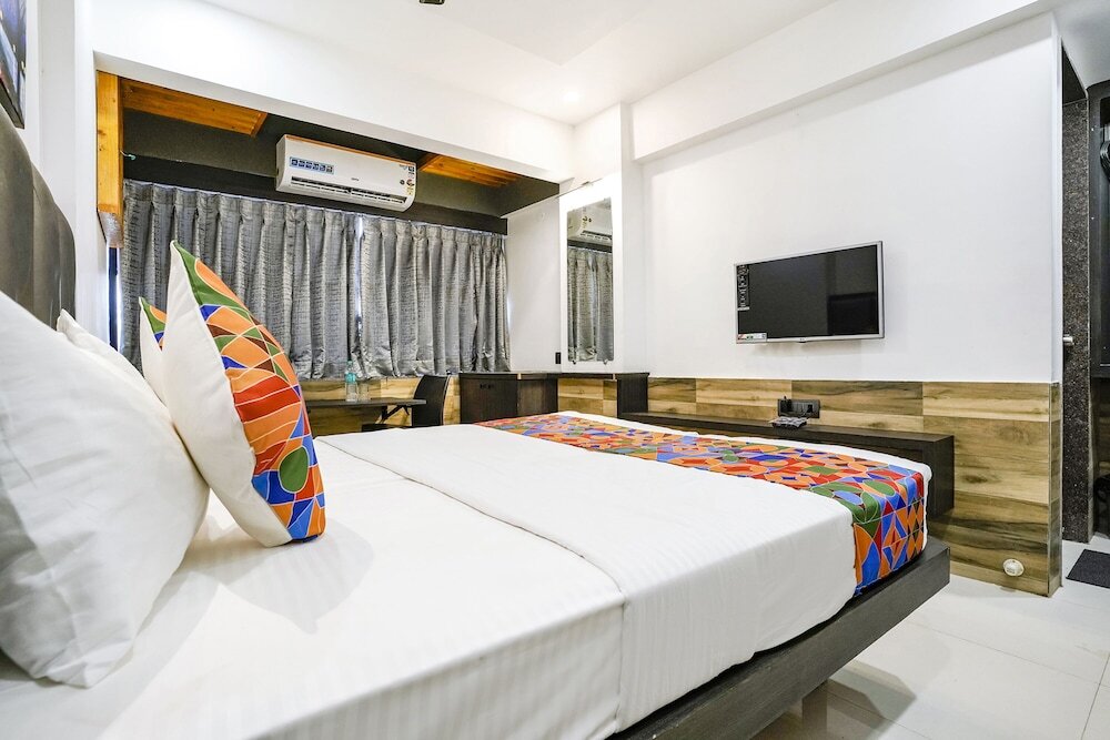 Нашик: FabHotel Prestige Elite