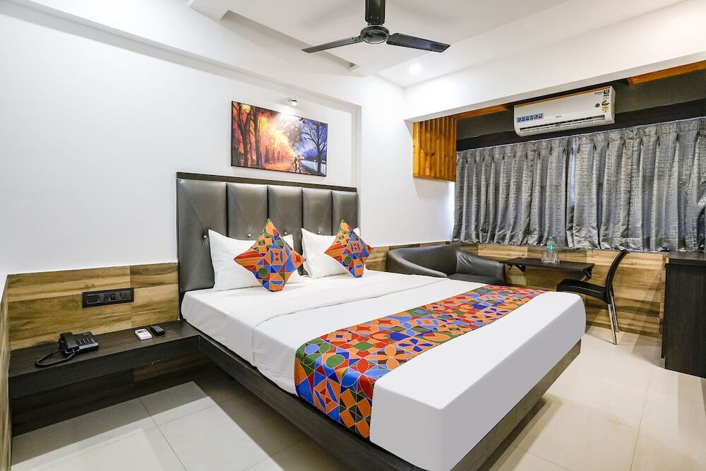 Нашик: FabHotel Prestige Elite