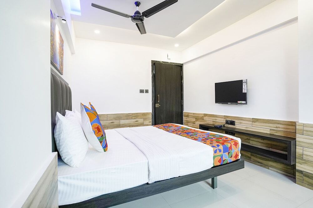Нашик: FabHotel Prestige Elite