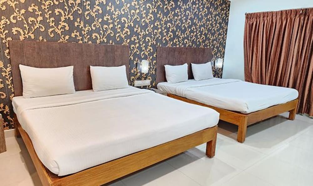 Кушалнагар: Fabhotel Prime Ministers Kourt