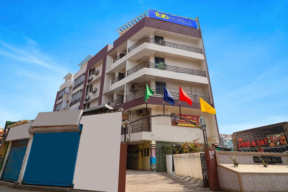 Данапур: Fabhotel Magadh Palace
