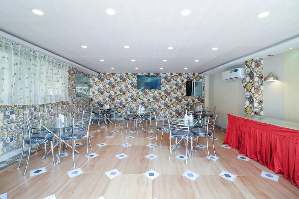Данапур: Fabhotel Magadh Palace