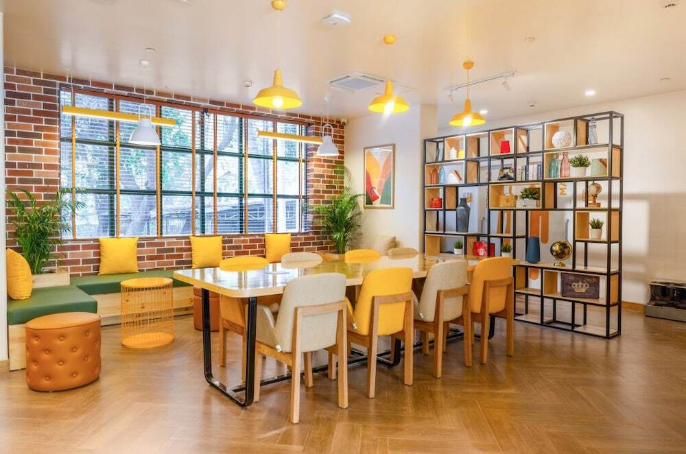 Мумбаи: Bloom Hub WEH Andheri
