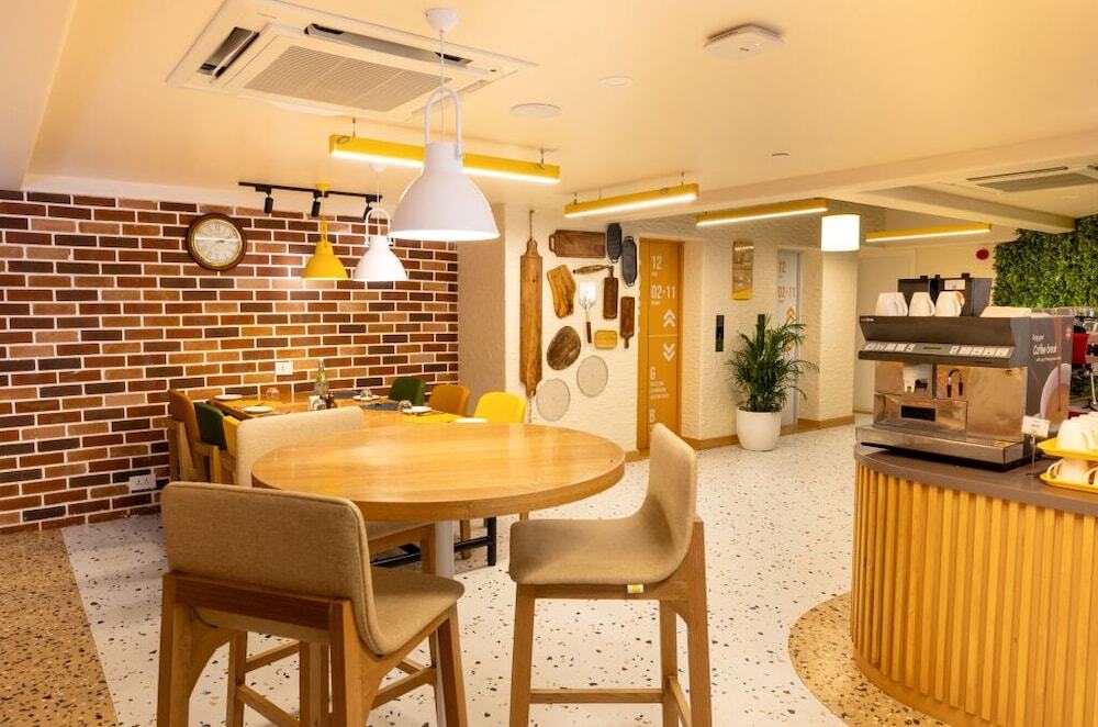 Мумбаи: Bloom Hub WEH Andheri