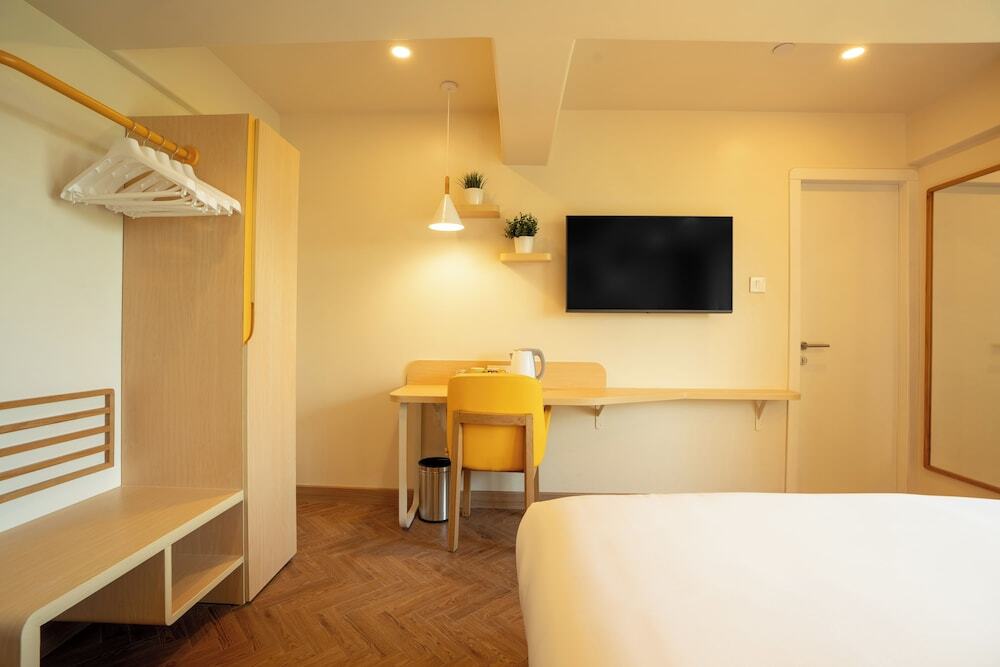 Мумбаи: Bloom Hub WEH Andheri