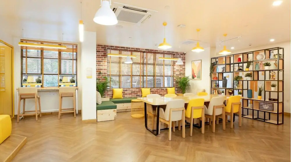 Мумбаи: Bloom Hub WEH Andheri