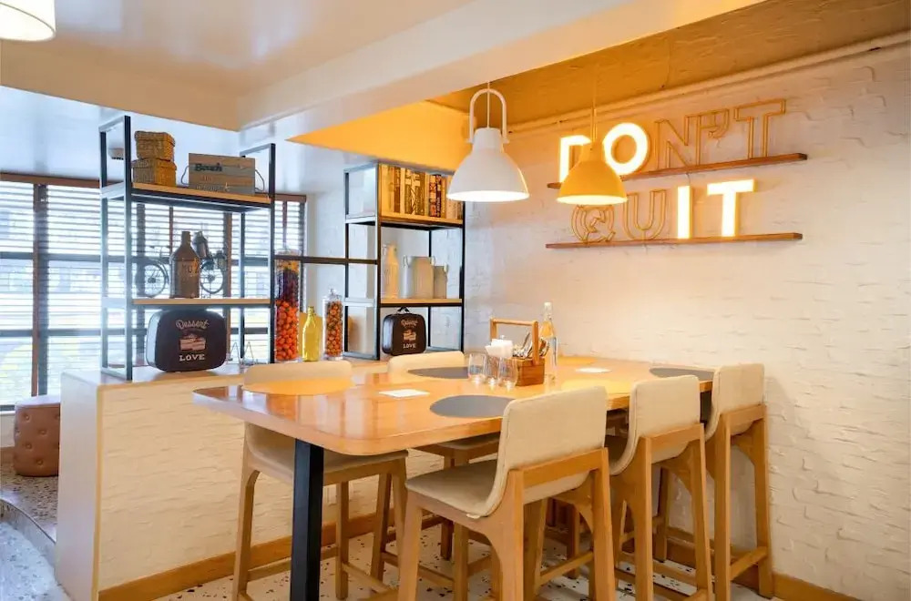 Мумбаи: Bloom Hub WEH Andheri