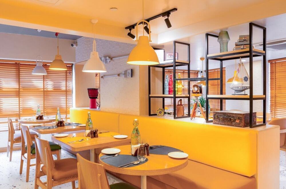Мумбаи: Bloom Hub WEH Andheri