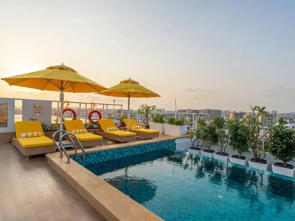 Мумбаи: Bloom Hub WEH Andheri