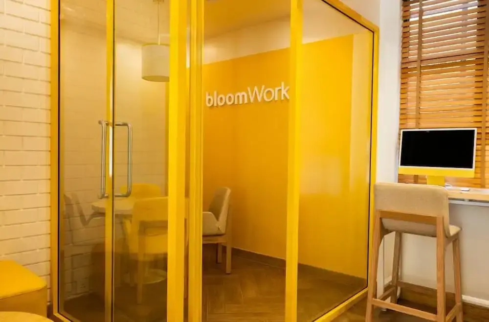 Мумбаи: Bloom Hub WEH Andheri
