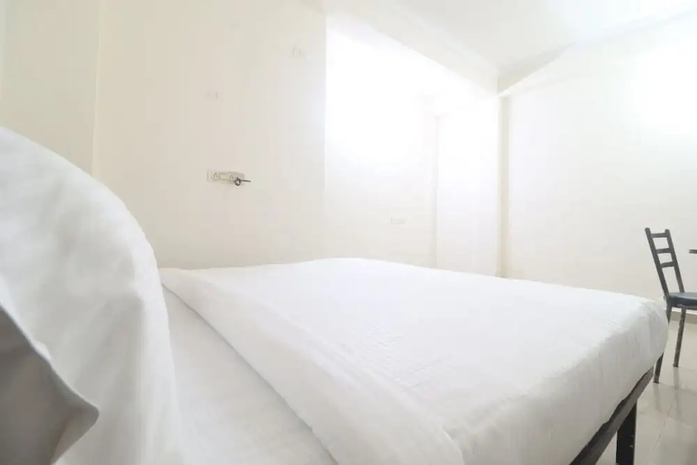 Хидерабад: iROOMZ Hotel SBR