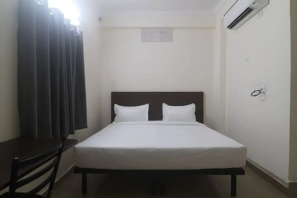 Хидерабад: iROOMZ Hotel SBR