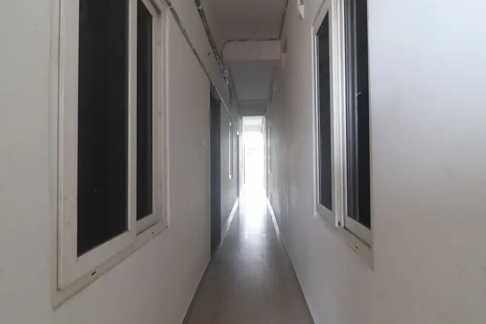 Хидерабад: iROOMZ Hotel SBR