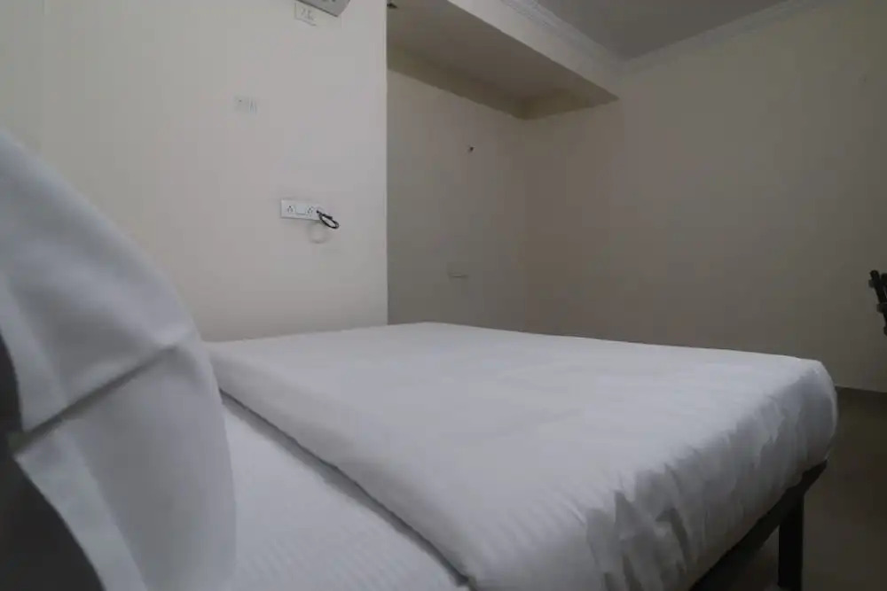 Хидерабад: iROOMZ Hotel SBR