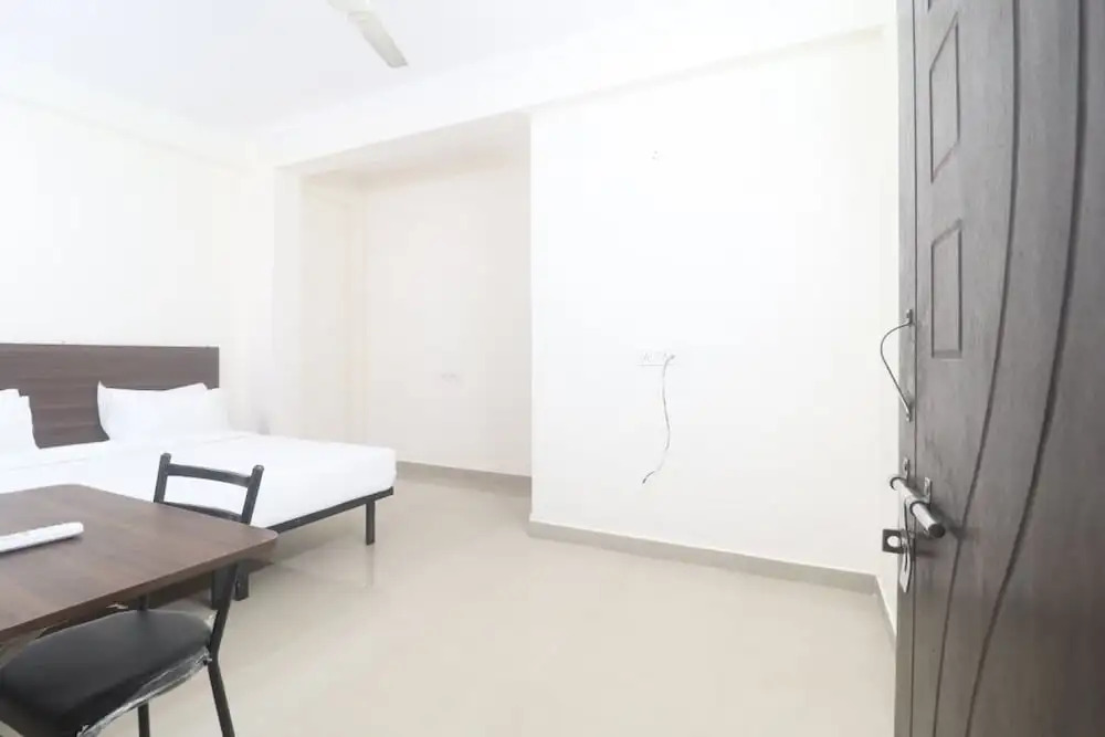 Хидерабад: iROOMZ Hotel SBR