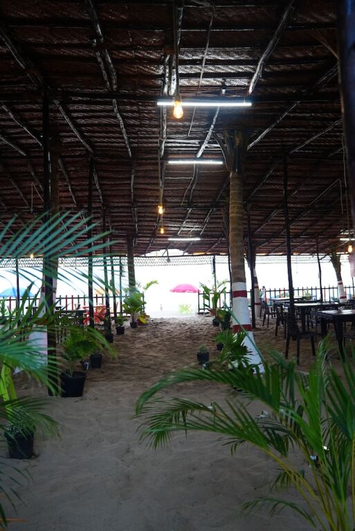 Гокарна: Livin Waves Beach stay and cafe