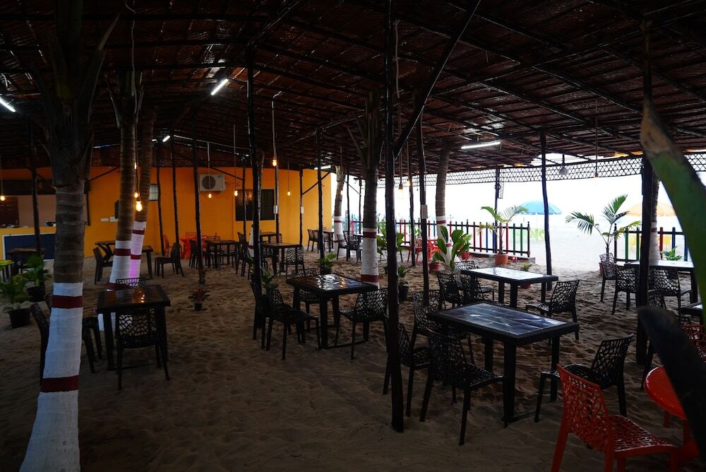 Гокарна: Livin Waves Beach stay and cafe