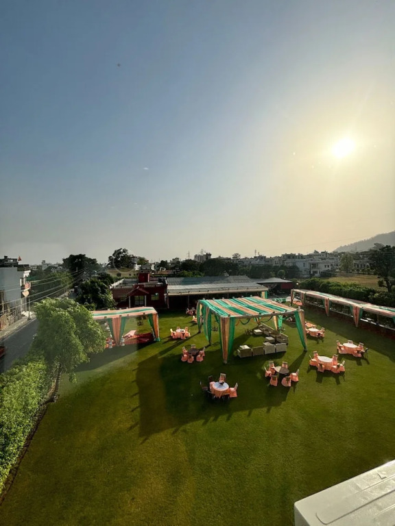 Наинитал: Hotel white inn