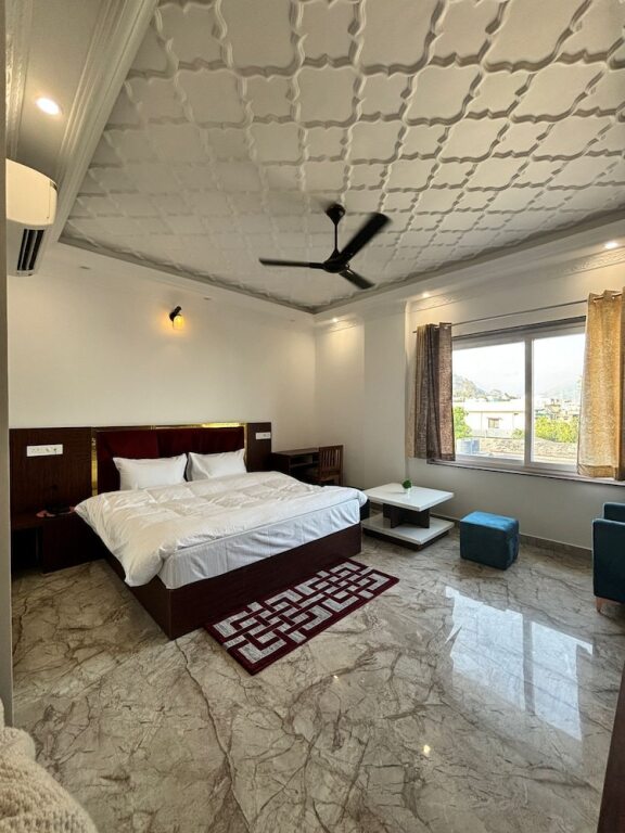 Наинитал: Hotel white inn