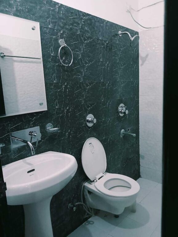 Дехрадун: Benison Guest House