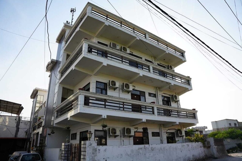 Дехрадун: Benison Guest House