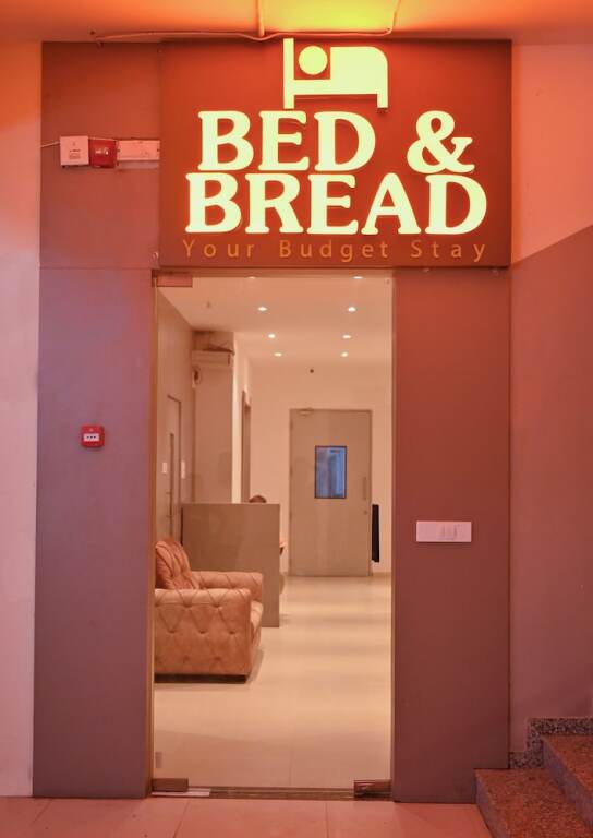 Бхаруч: Bed & Bread Dormitory