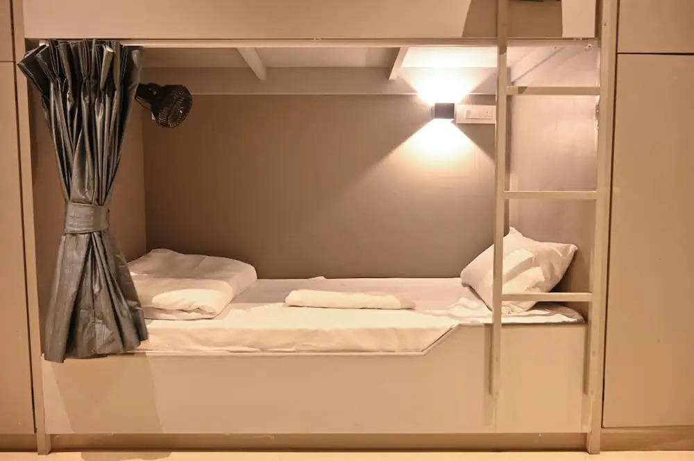 Бхаруч: Bed & Bread Dormitory