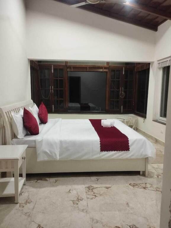 Наинитал: Luxsugero Penthouse Kaichidham