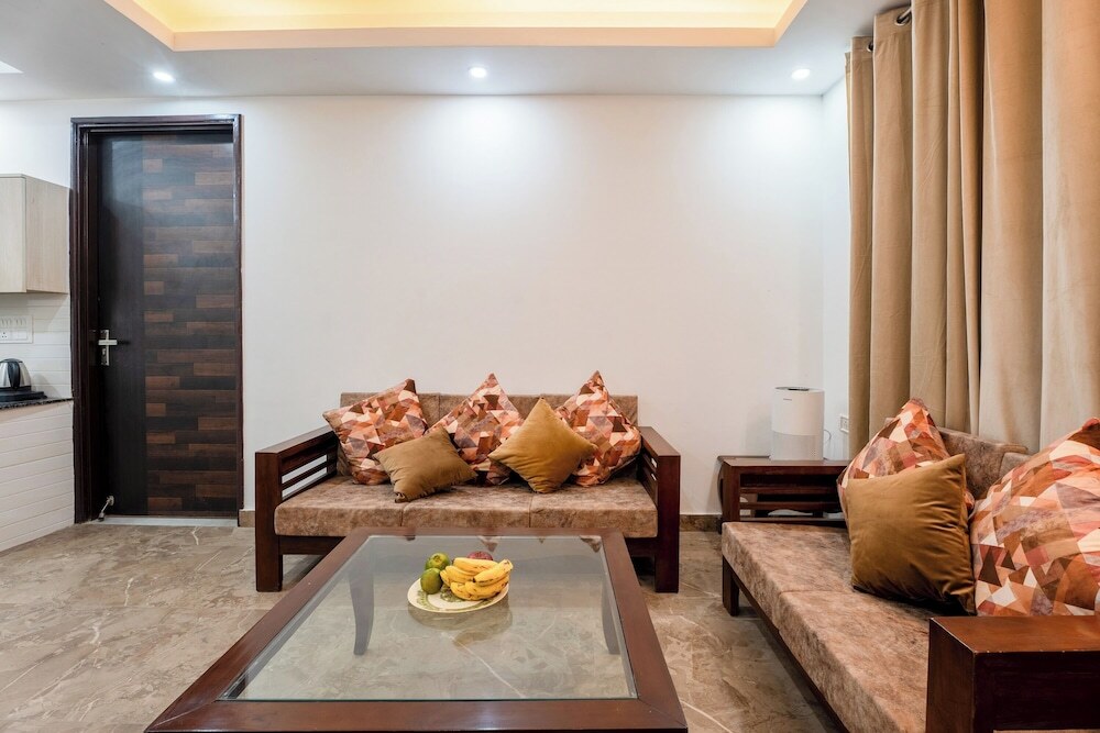 Гуруграм: Plum Tree Hotels
