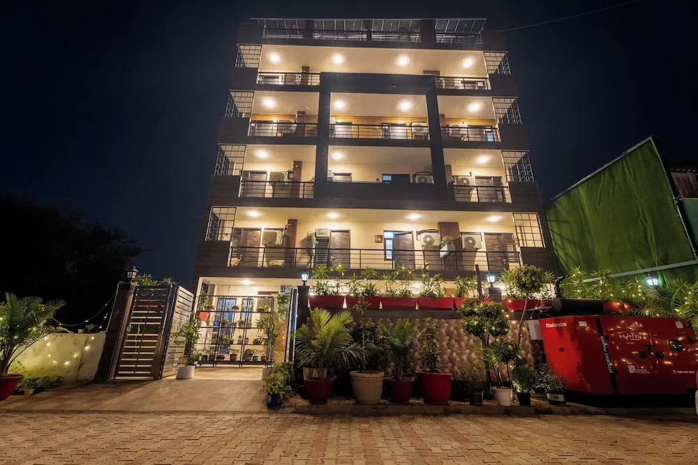 Гуруграм: Plum Tree Hotels