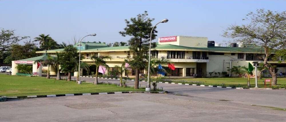 Амбала: Kingfisher Tourist Resort