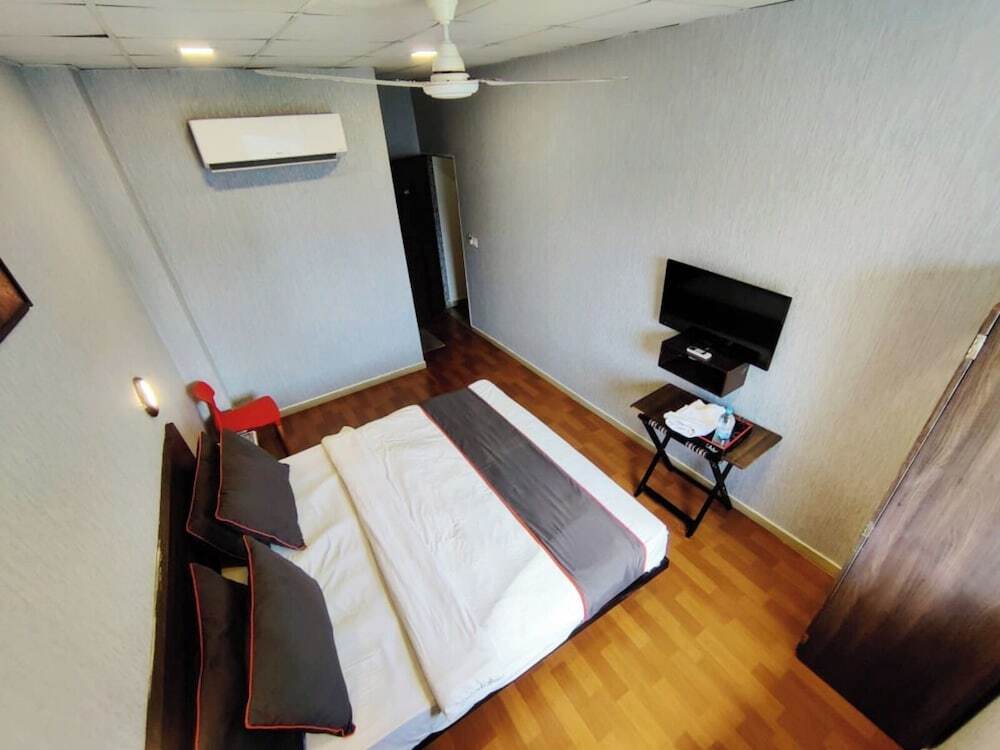 Сурат: Hotel Gokul Solitaire - Surat
