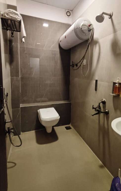 Сурат: Hotel Gokul Solitaire - Surat