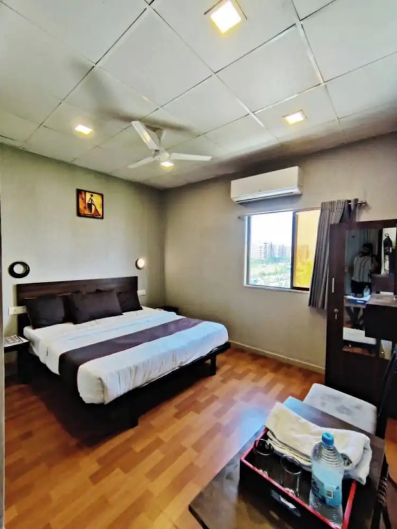 Сурат: Hotel Gokul Solitaire - Surat